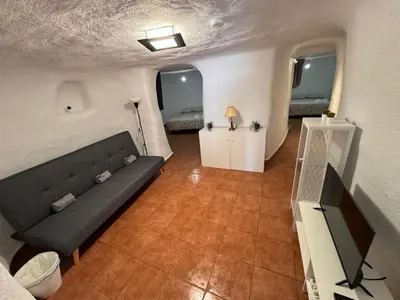 Una televisión o centro de entretenimiento en Vizdom Cave Freila