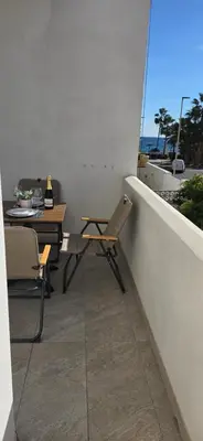 Un balcón o terraza de Apartamentos playa Romanilla