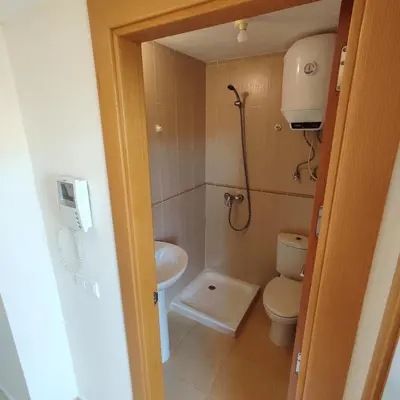 Un baño de Apartamento Luminoso con terraza y parking privado - Vera Playa