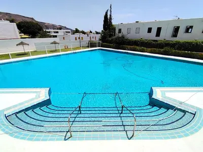 Piscina en o cerca de Oliveros Playa Suites, terraza exclusiva con vistas al mar