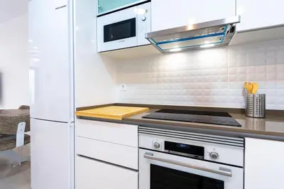 Una cocina o zona de cocina en Cozy & Stylish Stay