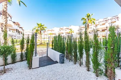Jardín al aire libre en Cozy & Stylish Stay