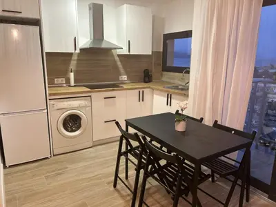 Una cocina o zona de cocina en Marina Playa Apartamento