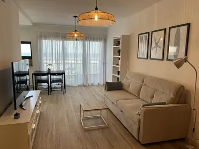 Una televisión o centro de entretenimiento en Marina Playa Apartamento