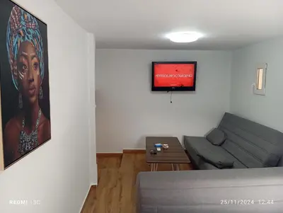 Una televisión o centro de entretenimiento en La posada del Mozarabe