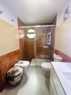 Un baño de Atico a 10 minutos andando a la playa