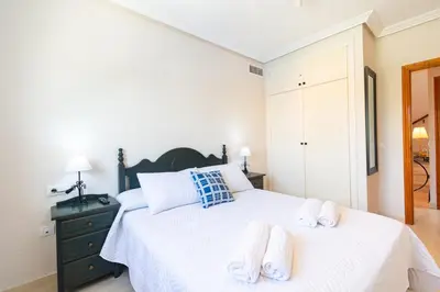 Cama o camas de una habitación en Apartamento con Terraza, Piscina y Parking By Aloha Palma