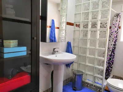 Un baño de Ático centro-playa de poniente
