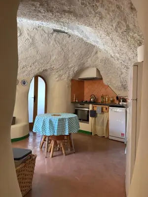 Una cocina o zona de cocina en Bellísima cueva acogedora 