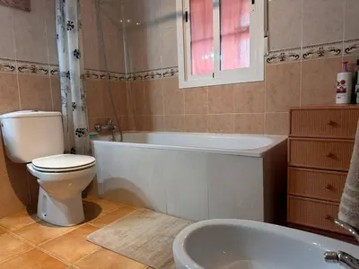 Un baño de Casa Bueno- Sleeps 7 Private Pool & AirCon
