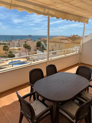 Un balcón o terraza de Precioso apartamento con vistas al mar