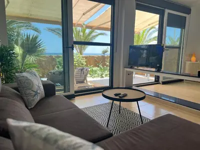 Una televisión o centro de entretenimiento en Duplex de Zoraida