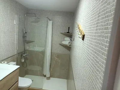 Un baño de Ático Cassinello Roquetas