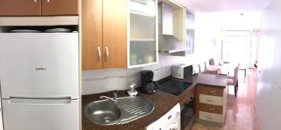 Una cocina o zona de cocina en Bajo con Jardín junto al mar de vera playa