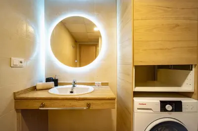Un baño de TrendyHomes Laguna Beach