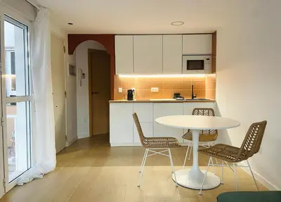 Una cocina o zona de cocina en TrendyHomes Laguna Beach