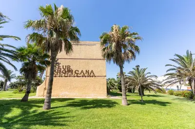 Jardín al aire libre en Tropicana Playa R&R
