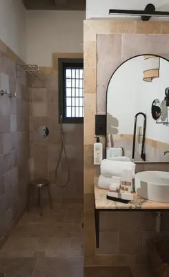 Un baño de Hotel Boutique Casona de los Rebolledo