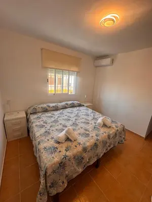 Cama o camas de una habitación en Casa de playa mediterránea, a metros de la playa