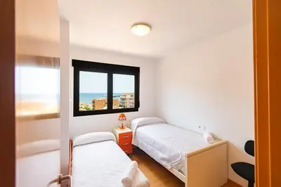 Cama o camas de una habitación en Playa Delicias junto a la Estación con Parking - By Aloja Palma