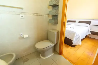 Un baño de Playa Delicias junto a la Estación con Parking - By Aloja Palma