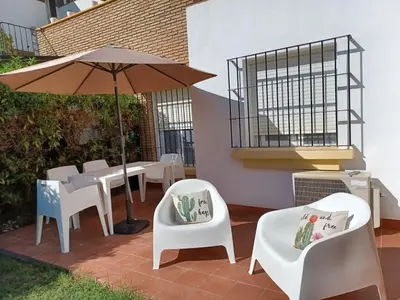 Un balcón o terraza de Beautiful ground floor with private garden and spa