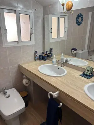 Un baño de Cornerstone Cavehouse