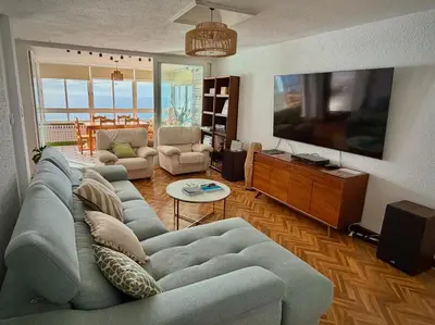 Una televisión o centro de entretenimiento en El Barco