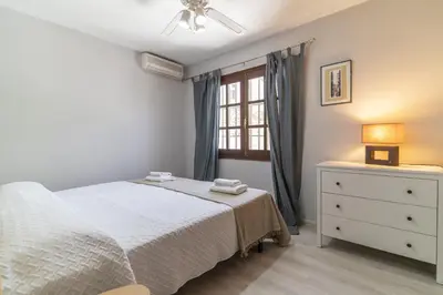Cama o camas de una habitación en Vera Coast Fantástico Bajo con Jardin y Piscina