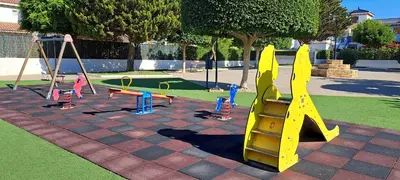 Zona de juegos infantil en Ático con vistas al mar
