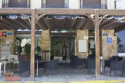 Un restaurante o sitio para comer en Hotel la Parrilla