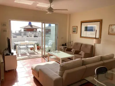 Zona de estar de Penthouse with ocean and mountain views