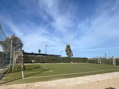 Instalaciones para jugar a tenis o squash en Amanecer en Vera o alrededores