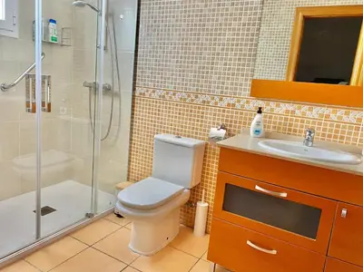 Un baño de Luxury sea view & beach living