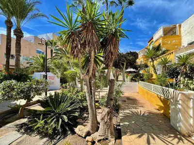 Jardín al aire libre en Golf & Beachside Getaway