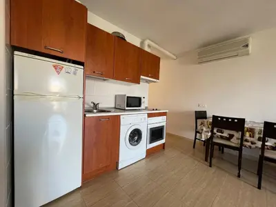 Una cocina o zona de cocina en Apartment in Roquetas near the beach