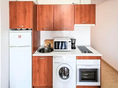 Una cocina o zona de cocina en Apartment in Roquetas near the beach