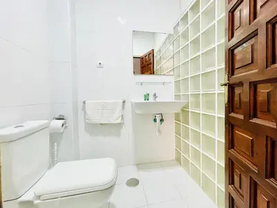 Un baño de Mountain-View Apartment by Sea
