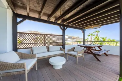 Un balcón o terraza de Resort Macenas #SeaViewApartment #TerraceAndSunbeds #2BR