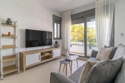 Una televisión o centro de entretenimiento en Garrucha Playa Piscina Wifi Parking Gratis