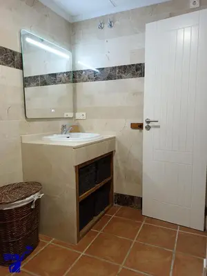 Un baño de Ground floor apt with terrace in front of the pool