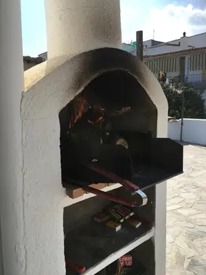 Barbacoa disponible para clientes en la casa o chalet