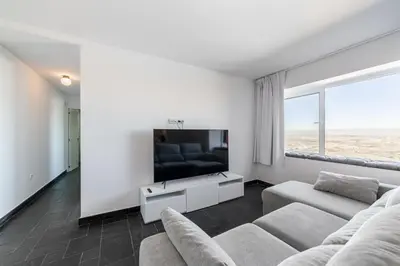Una televisión o centro de entretenimiento en LUXURY HOMEs MOJACAR PUEBLO WITH PANORAMIC VIEWS A POOL JACUZZI AND ROOFTOP GYM