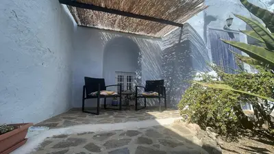 Un patio o zona al aire libre en Casa Cueva Solara, peace and nature in Cabo de Gata