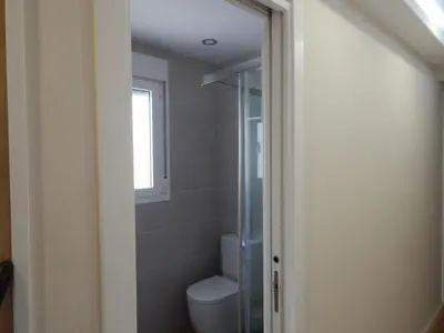 Un baño de Ciudad y Mar - Piso luminoso y céntrico