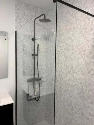 Un baño de Vistas al mar y parque natural