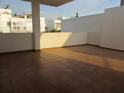 Un balcón o terraza de VIILA ROMPEOLAS JUNTO al MAR con PISCINA PRIVADA