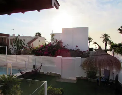 Piscina en o cerca de VIILA ROMPEOLAS JUNTO al MAR con PISCINA PRIVADA