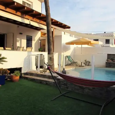 VIILA ROMPEOLAS JUNTO al MAR con PISCINA PRIVADA