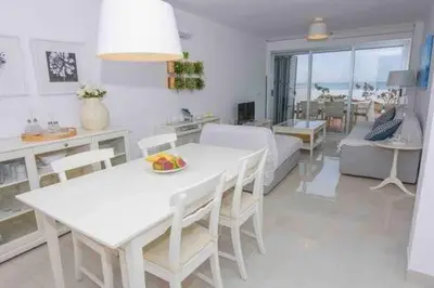 Zona de estar de Cadre exceptionnel Appartement les pieds dans l'Eau Mer Piscine Clim Terrasse Vue Mer